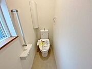 トイレ トイレには快適な温水洗浄便座付き 