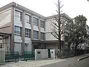 名古屋市立楠中学校（870m）