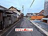 外観：前面道路 平日・土日問わずご案内致します！お気軽にお問合わせ下さい♪ 