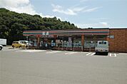 コンビニ(750m)