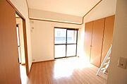 洋室6帖ロフトが付いています。