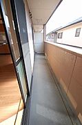 2部屋にわたる広いバルコニー