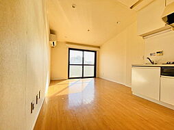 エルマンション 4階ワンルームのリビング/ダイニング