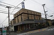 銀行「JA兵庫六甲尼崎支店まで208m」