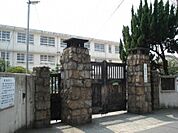 中学校「尼崎市立成良中学校まで1409m」