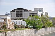 図書館「尼崎市立中央図書館まで3088m」