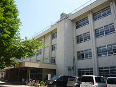 画像26:中学校「尼崎市立塚口中学校まで2155m」