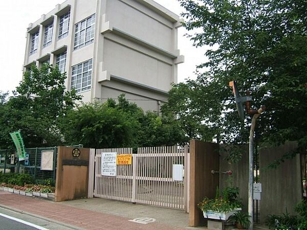 画像7:小学校「尼崎市立立花西小学校まで232m」