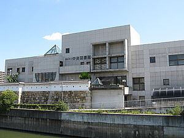 画像28:図書館「尼崎市立中央図書館まで1703m」
