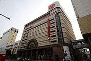 松山三越(ショッピングセンター)まで800m