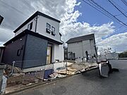 幼稚園、小学校まで徒歩6分圏内とお子様の通学も安心！