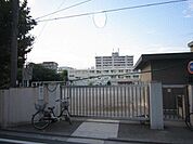 小学校「横浜市立豊岡小学校まで340m」
