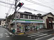 コンビニ「ファミリーマートまで960m」