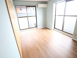 Kフラット 101 1階2DKのリビング/ダイニング