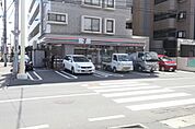 コンビニ「セブンイレブンまで630m」