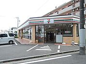コンビニ「セブンイレブンまで540m」