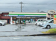 コンビニ「ファミリーマート都筑中川区役所通り店まで423m」