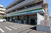 コンビニ「ファミリーマートサンズすみれが丘南店まで388m」