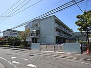 小学校「横浜市立茅ケ崎台小学校まで665m」
