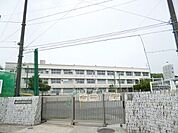 小学校「横浜市立都田小学校まで527m」