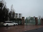 大学「横浜薬科大学まで960m」
