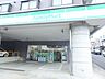 周辺：コンビニ「ファミリーマートまで320m」