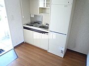 一人暮らしに丁度いいサイズのキッチンです。