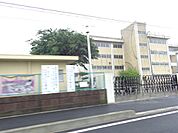 小学校「市立晃宝小学校まで880m」