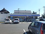 コンビニ「ローソンまで690m」