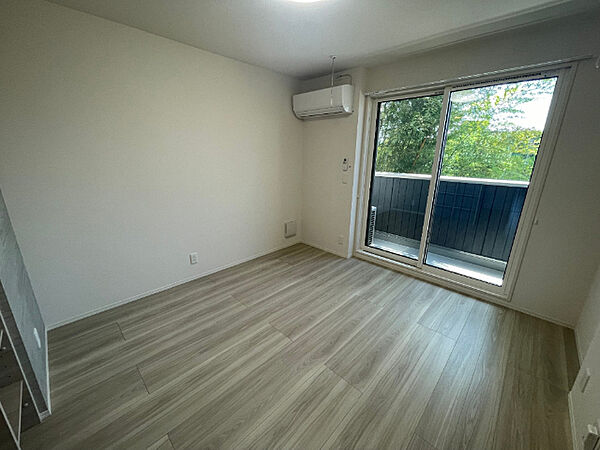 Ｄ−ＲＯＯＭ歌川町