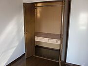 収納部分も折り戸なので省スペースでの開閉可能。
