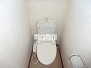 白を基調とした清潔感のあるトイレです。