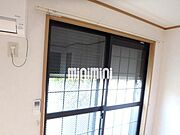 室内写真です。シャッター付き。