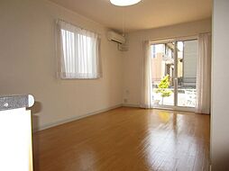 サンタプレイス 1階1LDKのリビング/ダイニング