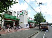 スーパー「ヨークマートまで320m」