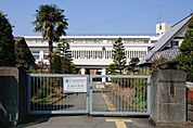 中学校「開成町立文命中学校まで2125m」