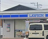 コンビニ「ローソン大井町金子店まで532m」