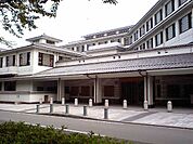 小学校「小田原市立三の丸小学校まで712m」