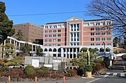 大学「玉川大学まで5700m」