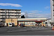 コンビニ「セブンイレブンまで490m」