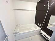 【浴室】浴室乾燥暖房機付きで、カビの予防やヒートショックの予防にも一役。（同仕様）