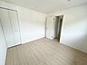 室内：【洋室】3部屋ある洋室は、寝室や子供部屋はもちろん趣味の部屋にも使えそうですね。