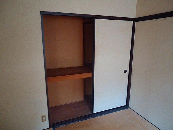 画像7:同建物別部屋のお写真でございます。