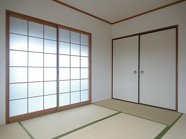 画像18:押入れのある和室です。