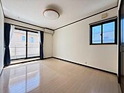 2階洋室は3部屋ございます