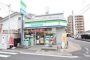 ファミリーマート　名東引山店