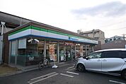ファミリーマート　中川清船町店