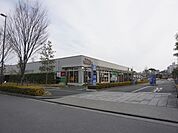 病院「成城石井まで320m」