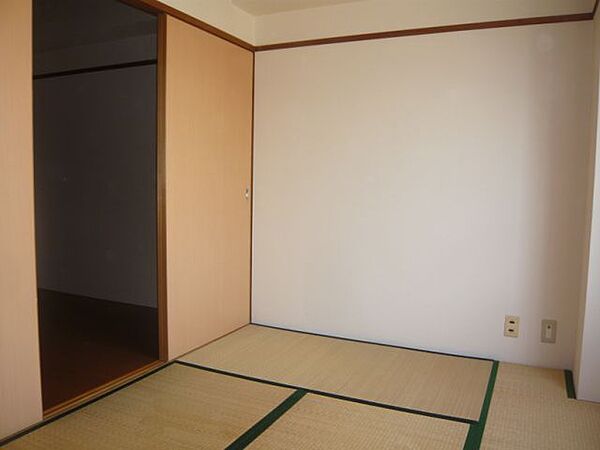 画像7:6畳の和室