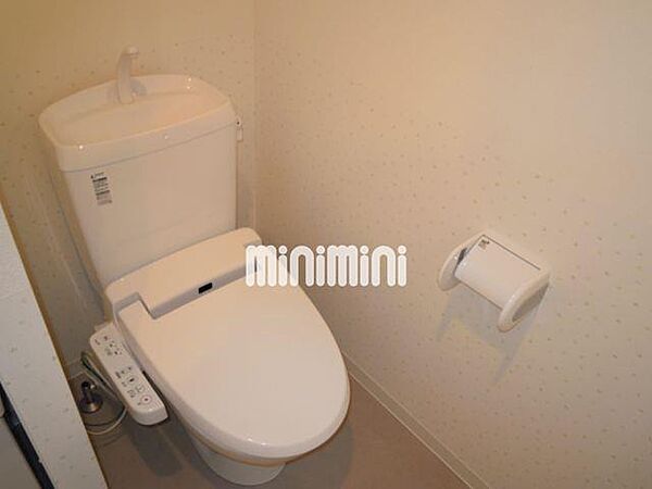 画像10:壁紙のかわゆいシャワー付きトイレ。
